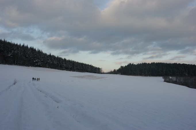 Dämmerung in der Eifel (Quelle: Hikekarin.com)