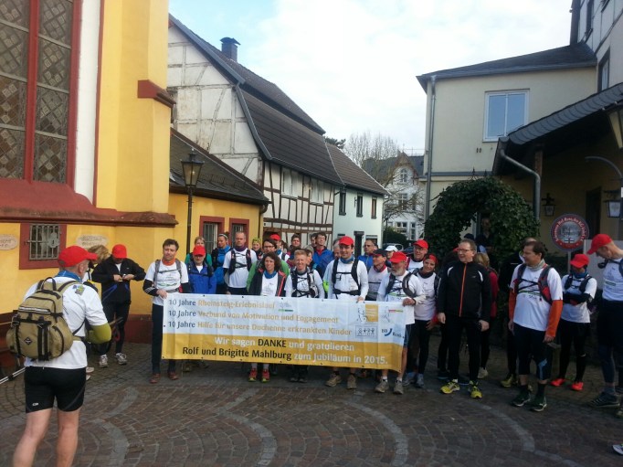 Rolf organisiert das Gruppenfoto (Foto: Hikekarin.com)