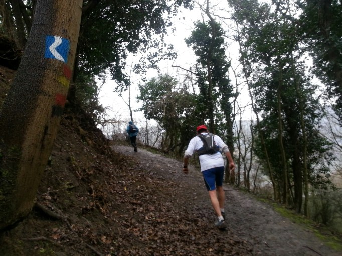 Manch einer trotzt dem Wetter mit kurzen Hosen (Foto: Hikekarin.com)