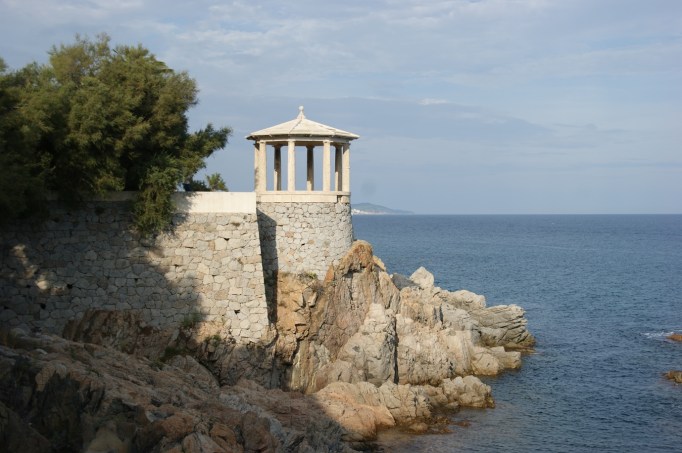 Ideal zum Pausieren im Schatten (Foto: Hikekarin.com)