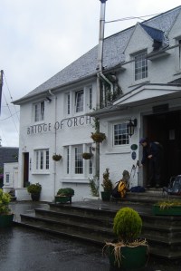 Bridge of Orchy mit Hotel (Foto: Hikekarin.com)