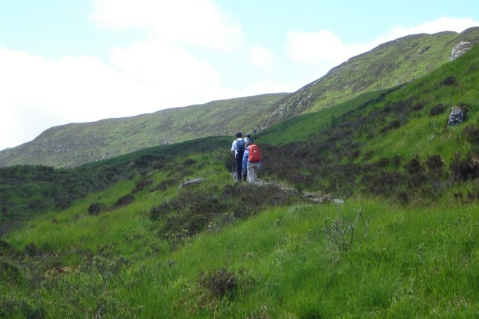 Sanfter Aufstieg zum Mam Carraigh (Foto: Hikekarin.com)