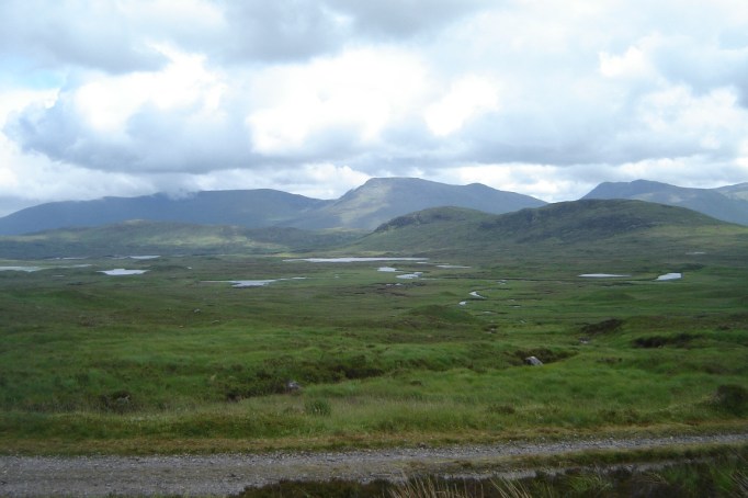 Moore und Seen in der Ebene (Foto: Hikekarin.com)