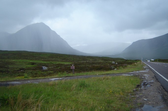 Die Hauptstraße durch die Highlands (Foto: Hikekarin.com)