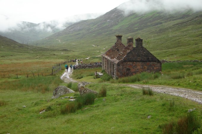 Verlassenes Haus in den Highlands (Foto: Hikekarin.com)