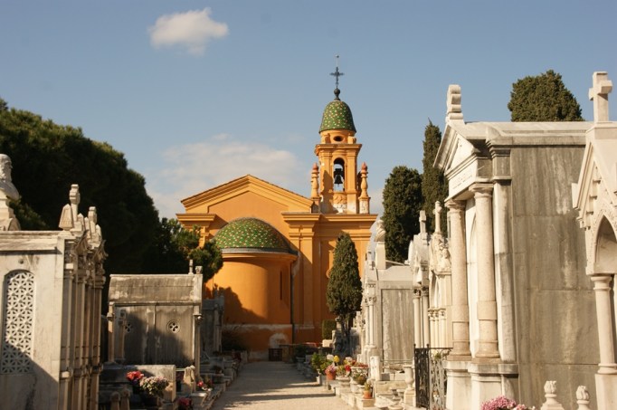 Friedhofskapelle und Mausoleen (Foto: Hikekarin.com)