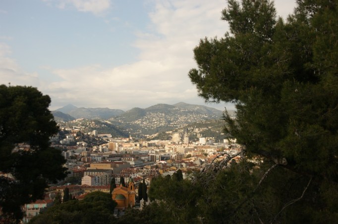 Blick auf Nizza und die Berge (Foto: Hikekarin.com)