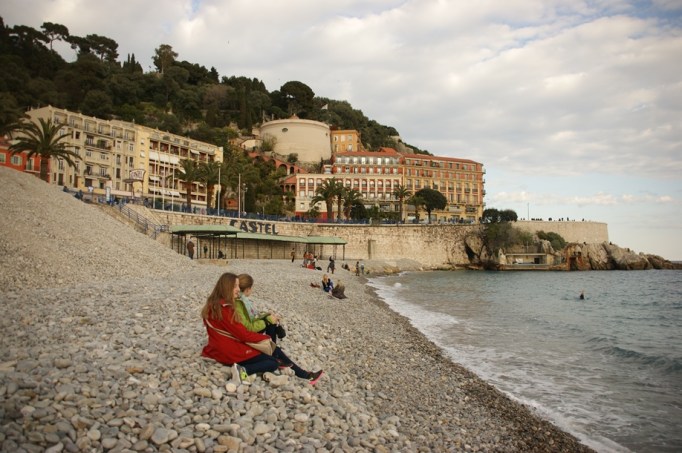 Blick auf den Schloßberg mit Turm Bellanda (Foto: Hikekarin.com)