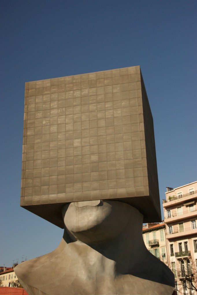 Wahrzeichen der Bibliothek von Nizza (Foto: Hikekarin.com)