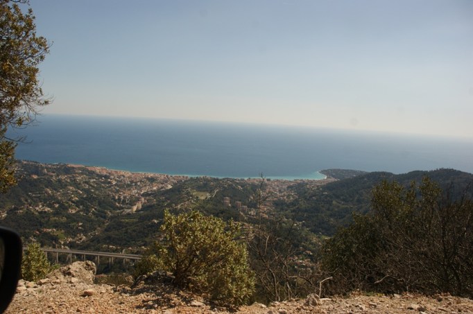 Blick auf die Küste Monaccos von oben (Foto: Hikekarin.com)