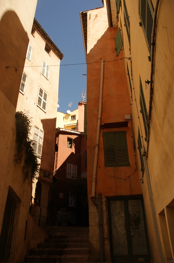 Gassen in Grasse (Foto: Hikekarin.com)