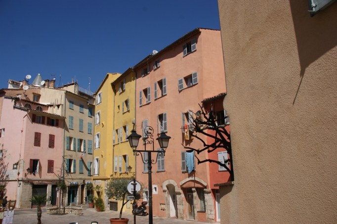 Grasse ist bunt und gemütlich (Foto: Hikekarin.com)