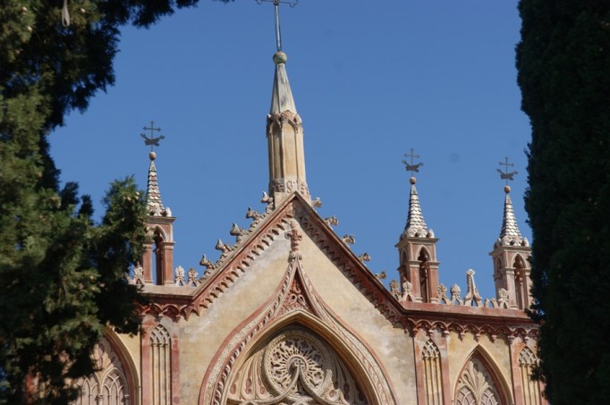 Dachdetails - Kirche Notre Dame im Stadtteil Cimiez (Foto: Hikekarin.com)