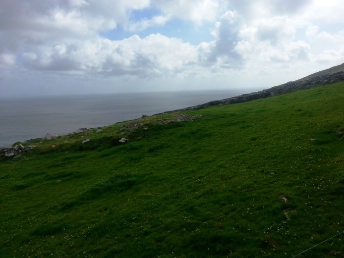 At the west coast of Dingle - (Photo: Hikekarin.com)