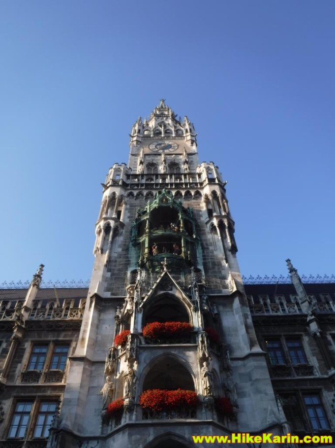 Rathaus mit Glockenspielfiguren in München